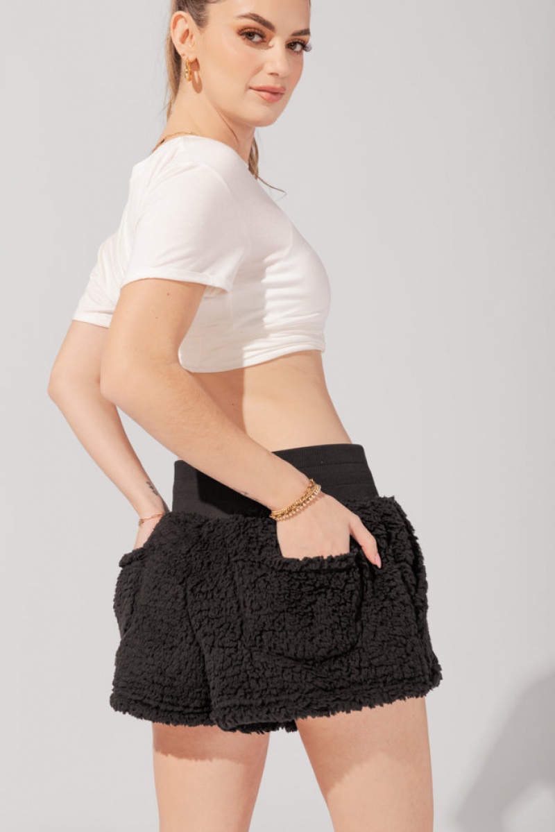 POPFLEX Faux Sherpa Short with Pockets Black | 396-JXTSOW